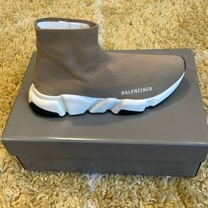 *AUTHENTIC* Beige knit Balenciaga Speed Trainers in a sz 38